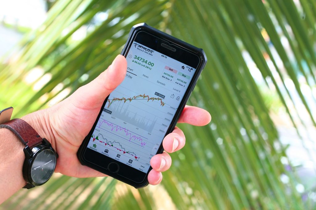 חוות דעת כלכלית מהווה כלי מרכזי בעולם המשפט והעסקים, וממלאת תפקיד משמעותי בתהליכי קבלת החלטות מורכבות. מדובר במסמך מקצועי המבוסס על ניתוח מעמיק של נתונים פיננסיים וכלכליים, אשר מסייע להעריך שווי, לחשב נזקים, לבחון סיכונים ולספק המלצות מושכלות במגוון רחב של תחומים.